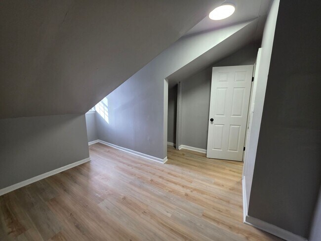 Building Photo - updated 4 bedroom 2.5 Bathroom house for rent