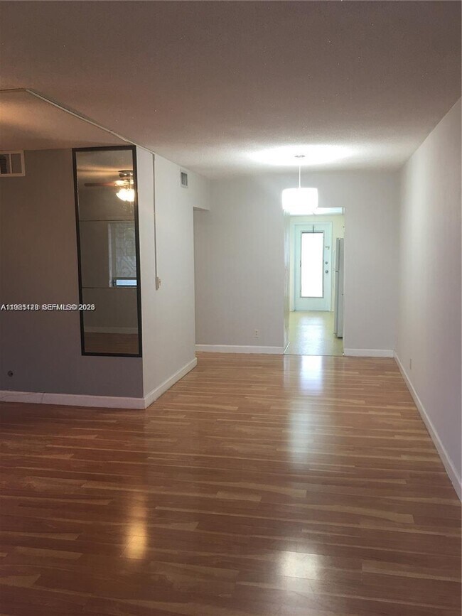 Building Photo - 1450 NE 170th St