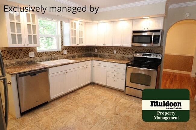 Building Photo - Lovely Sunset Park Rancher with Basement. ...
