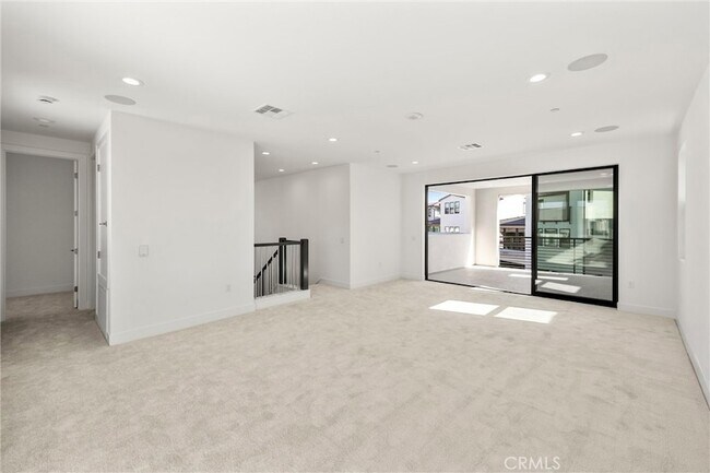 Building Photo - 164 Apron