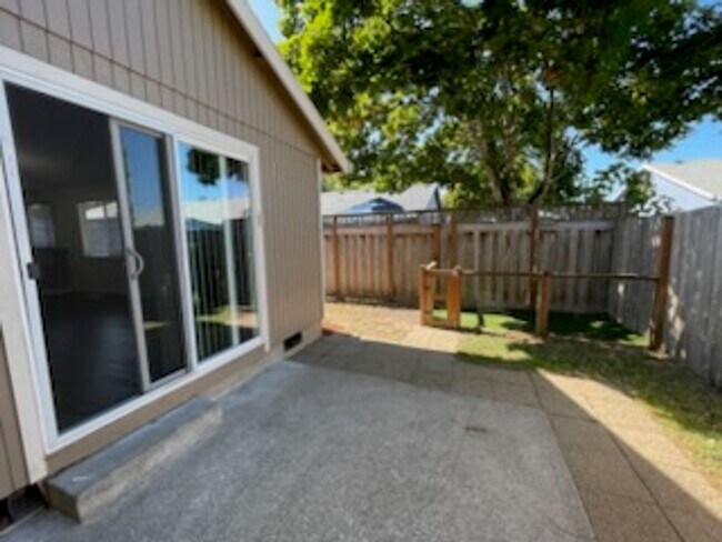 Building Photo - 17775 SW Corona Ln