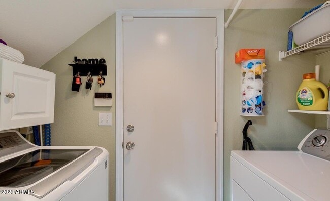 Building Photo - 1139 E Frye Rd