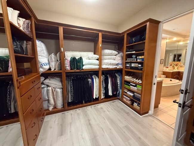 Building Photo - Stonebrook Estates-3 Bedrooms, 3351 SQFT of Luxury & Entertainment