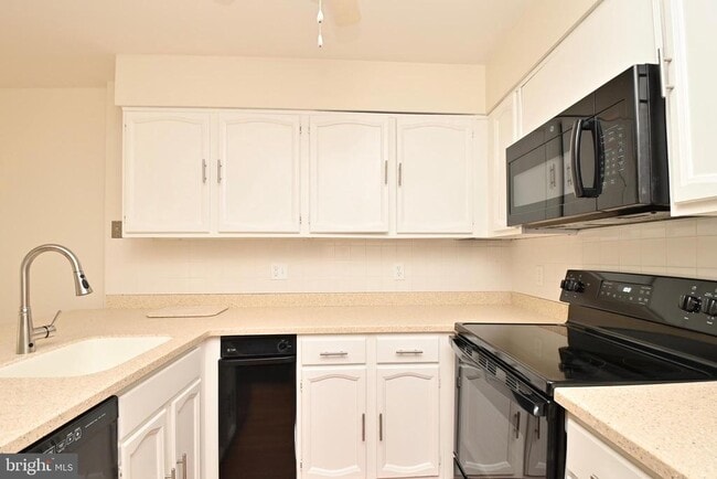 Building Photo - 8991 Omega Ct