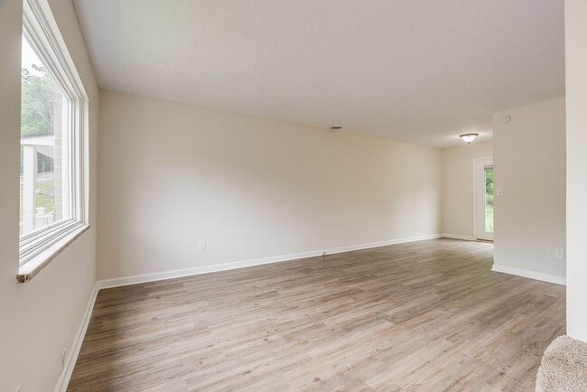 Building Photo - 364 Fir St
