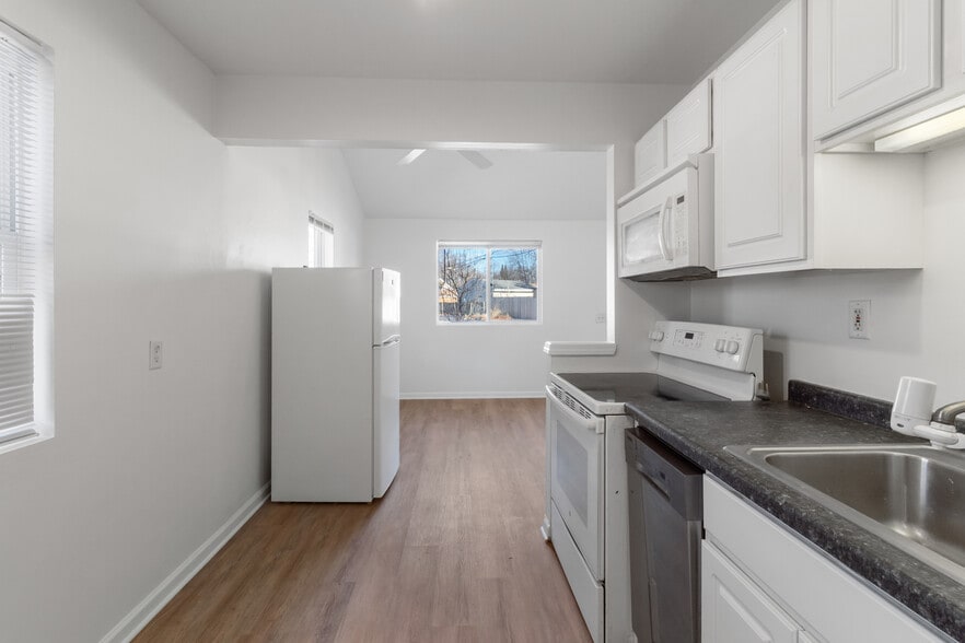 kitchen - 3489 Hargrove St