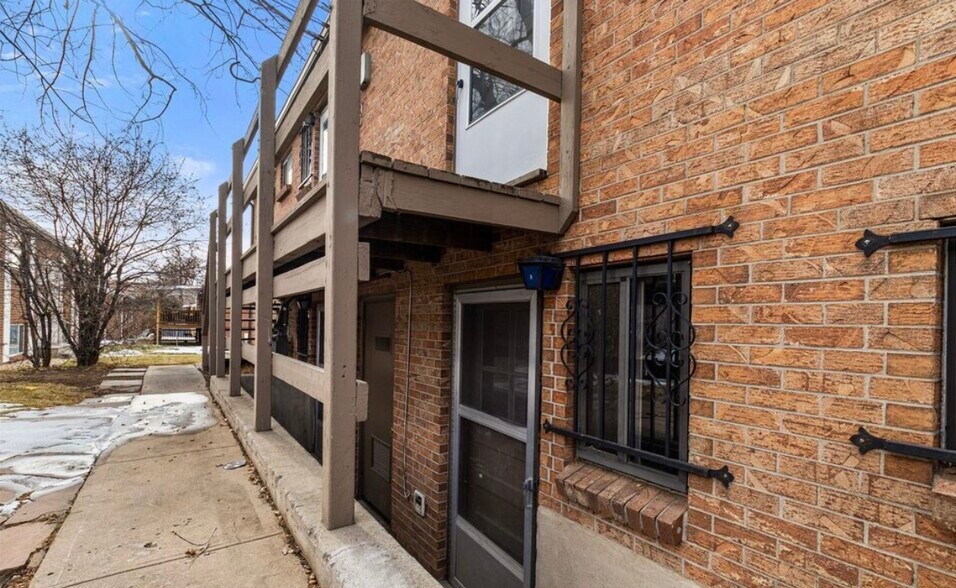 Building Photo - 1410 S Ash St