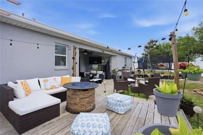 Building Photo - 4937 SW 98th Pl