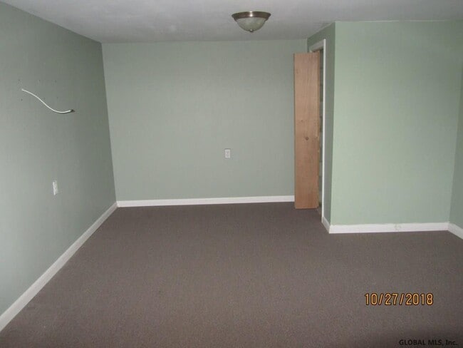 Building Photo - 125 Mt Hope Dr