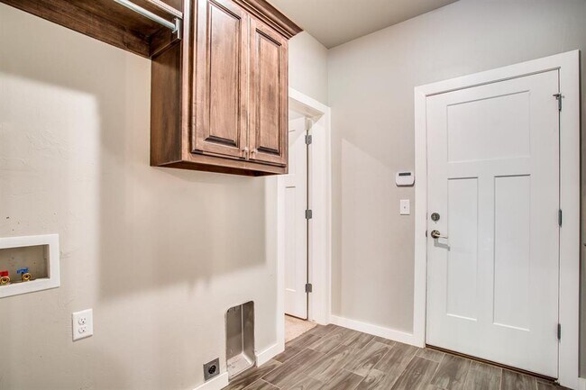 Building Photo - 4624 Rush Spring