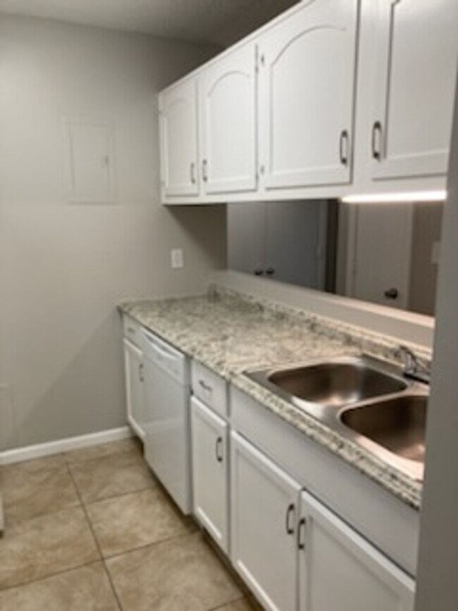Building Photo - SW 1 bedroom 1 bath apartment for rent