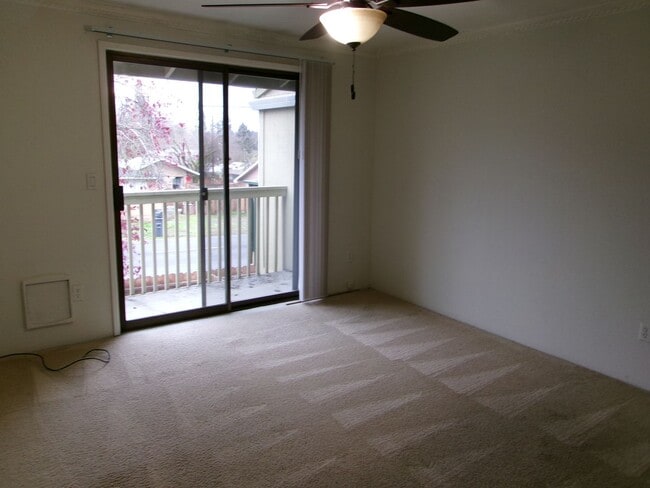 Building Photo - 2 Bedroom Condo