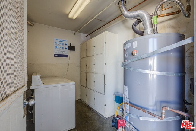 Building Photo - 305 E Plymouth St