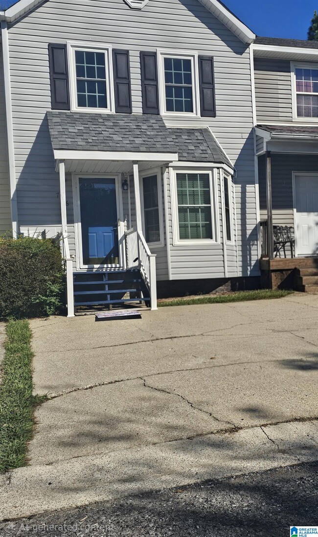 Building Photo - 716 Jamestown Ln