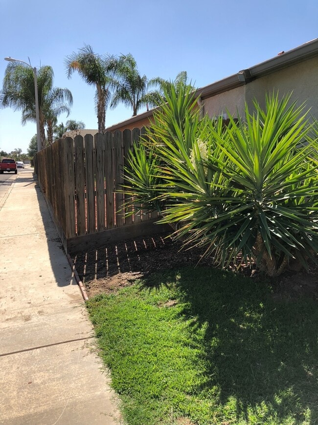 Building Photo - Immaculate 3 Bedroom, 2 Bath Home on Corner Lot