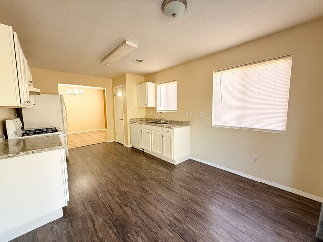 Building Photo - Mirabella Home!