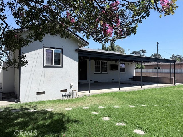 Building Photo - 527 N San Antonio Ave