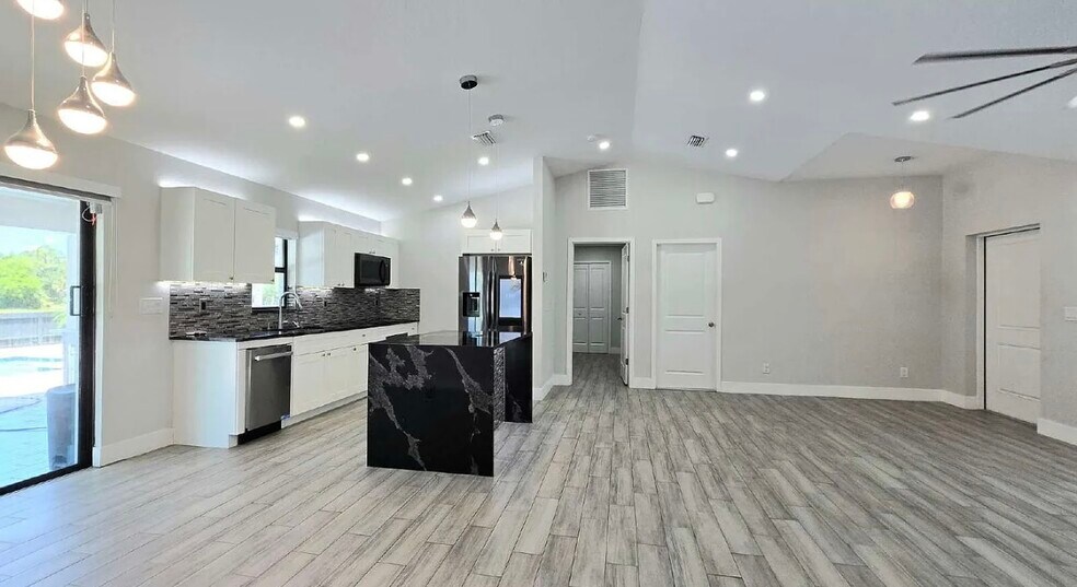 Building Photo - 4020 NW 41st Pl