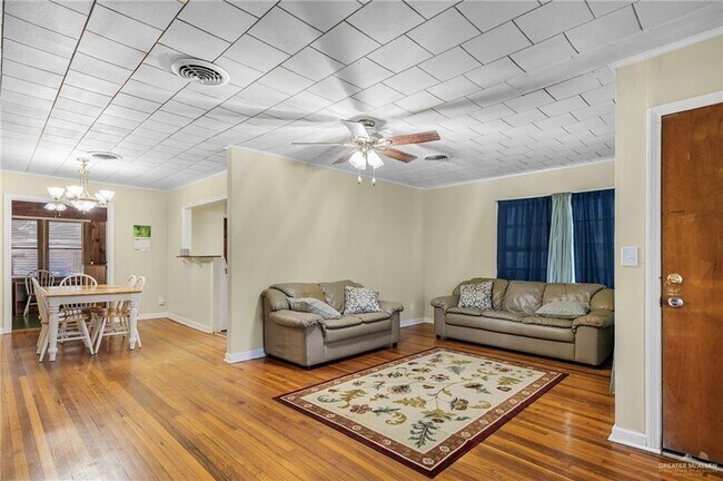 Building Photo - 25 W Kelly Ave