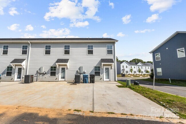 Building Photo - 117 Dogwood Vlg Trl