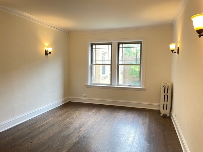 Building Photo - Large One Bedroom in Andersonville