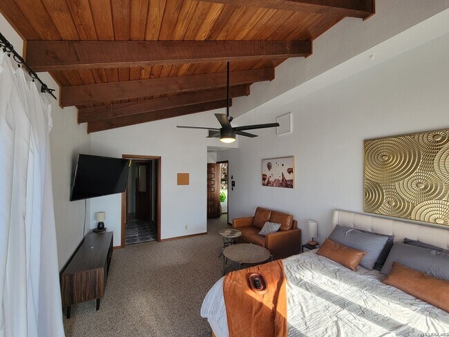 Building Photo - 2059 Glenn Dr