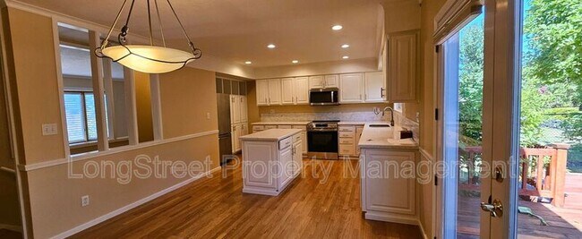 Building Photo - 6910 SW 11th Dr