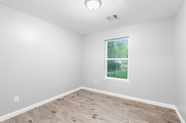 Building Photo - 10922 Village Trail Dr