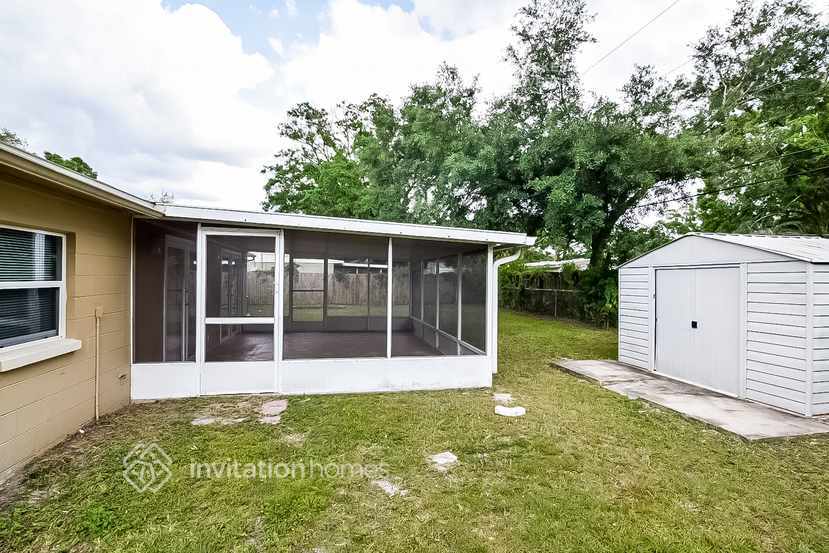 Building Photo - 813 E River Dr
