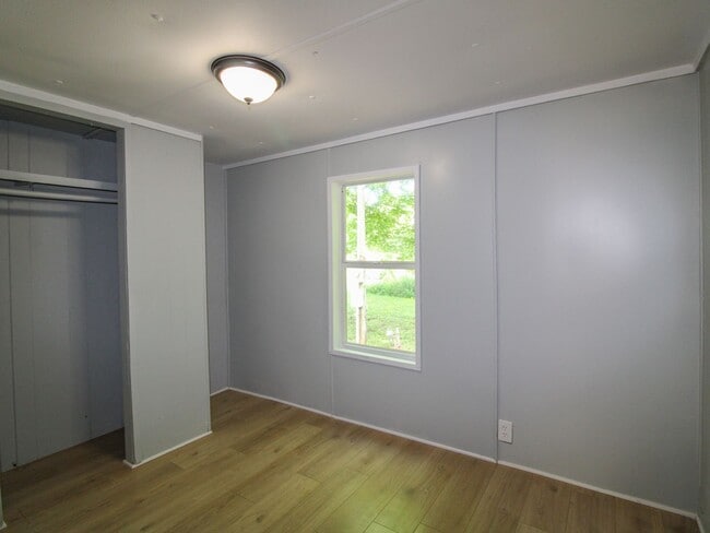 Building Photo - Move in Ready! Fayetteville, TN