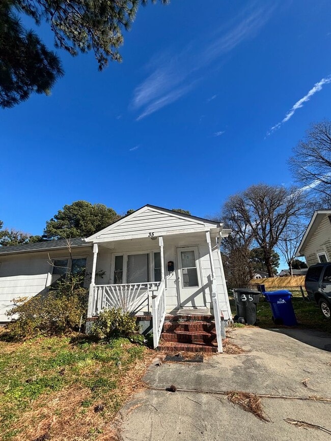 Building Photo - Adorable Two Bedroom Duplex In Truxton