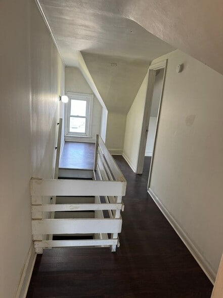 Building Photo - 306 W Lincoln Hwy