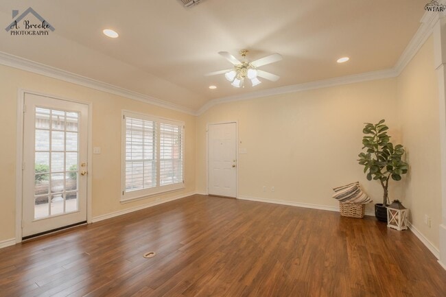 Building Photo - 3037 Cunningham Dr