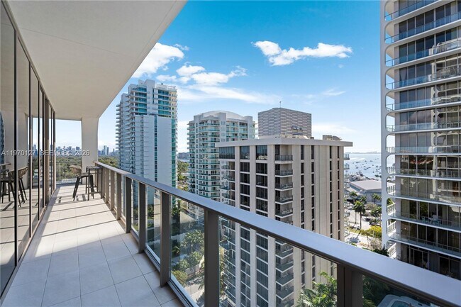 Building Photo - 2678 Tigertail Ave