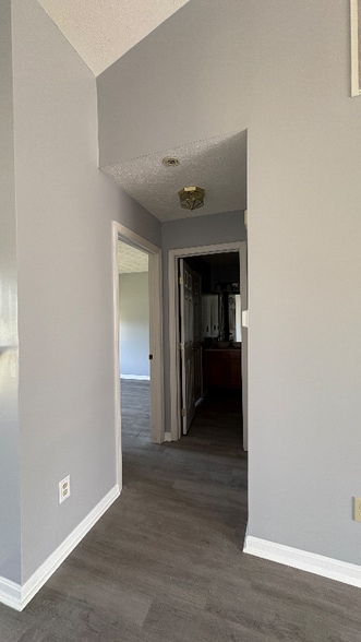 Building Photo - 4676 Court Yard Dr