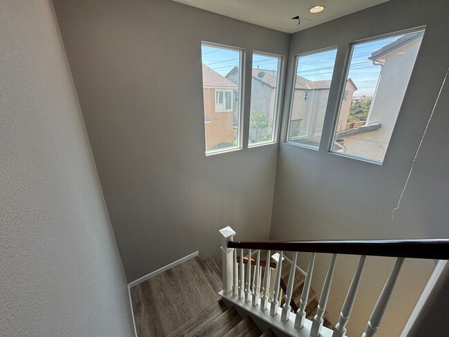 Building Photo - Beautifully Remodeled 3-Bedroom Home in Va...