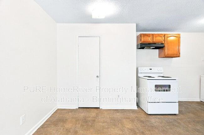 Building Photo - 8017 1st Ave S