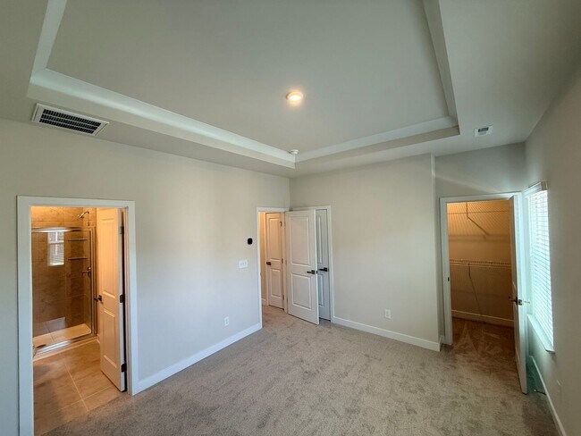 Building Photo - Brand New Townhome in the heart of Charotte