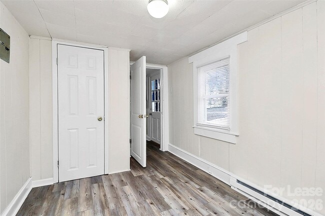 Building Photo - 826 Cantwell St