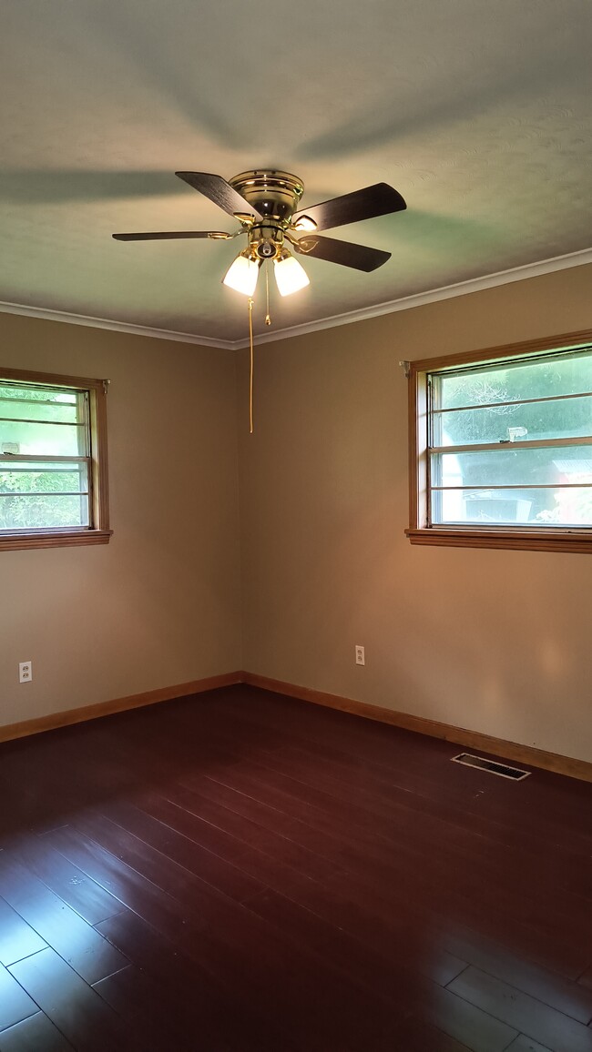 Building Photo - 107 Friendswood
