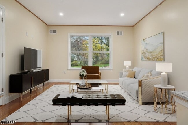 Building Photo - 215 Summit Ave