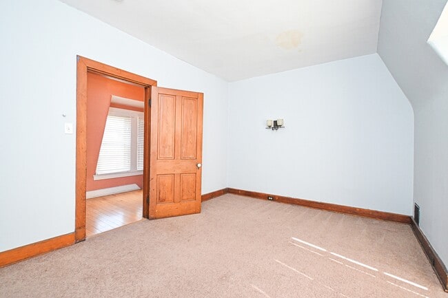 Building Photo - 735 Considine Ave