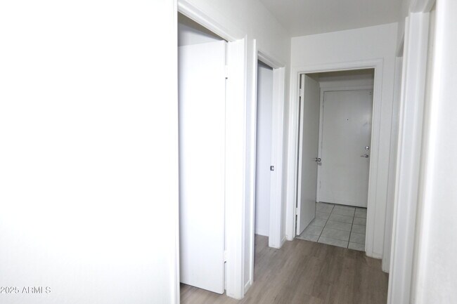 Building Photo - 1321 W Butler Dr