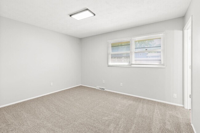 Building Photo - Stylish 3-Bed, 2-Bath Renovated Home with Granite Counters, 2-Car Garage & Large Fenced Yard in O...