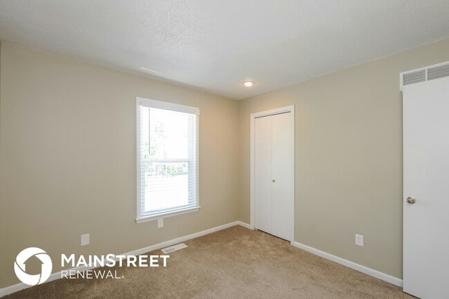 Building Photo - 4712 Halsey St