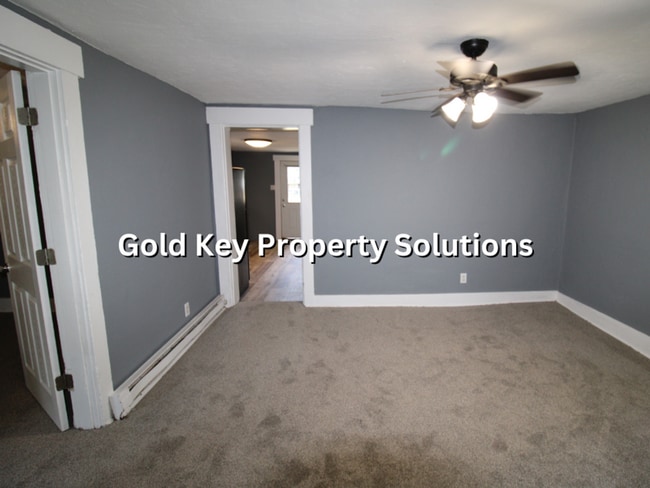 Building Photo - Fully Updated 2 BR 1 BA House with Covered...