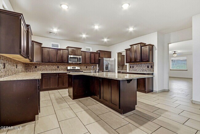 Building Photo - 14705 Tierra Escape Ave