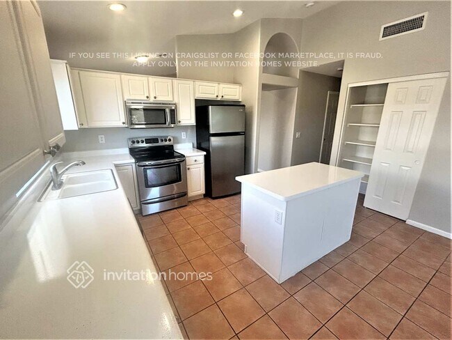 Building Photo - 8820 N 44th Ln