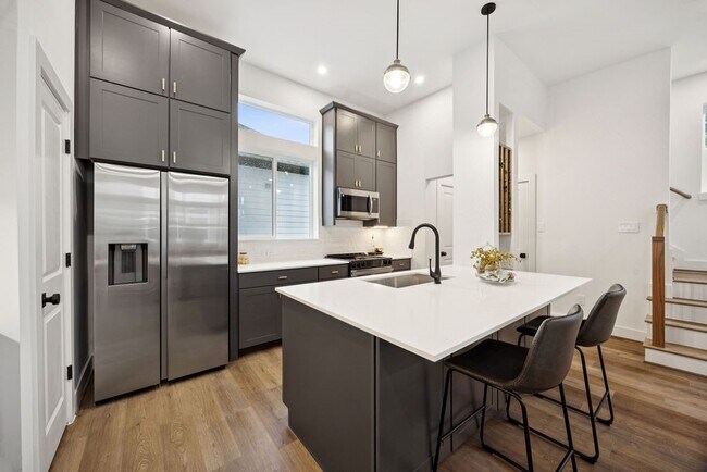 Building Photo - 2125 Hoskins Dr