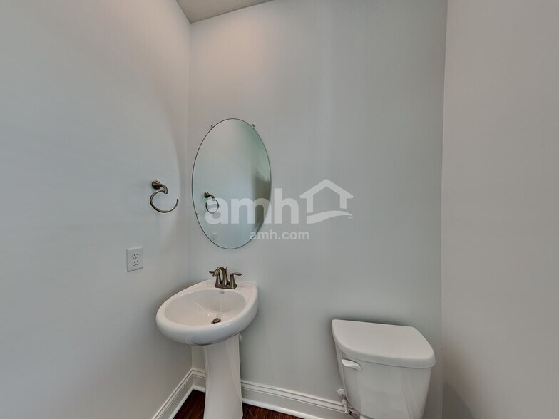 Building Photo - 8421 Northpoint Dr